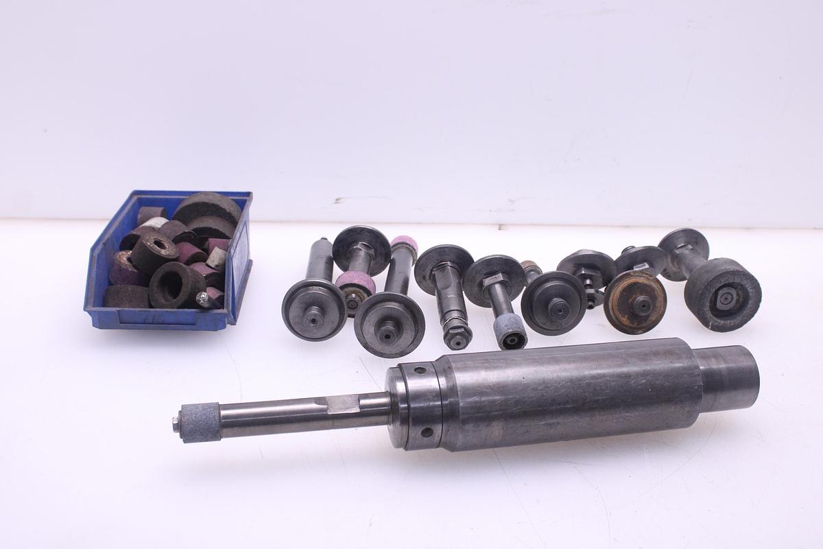 Usado Rectificadora con muelas para torno