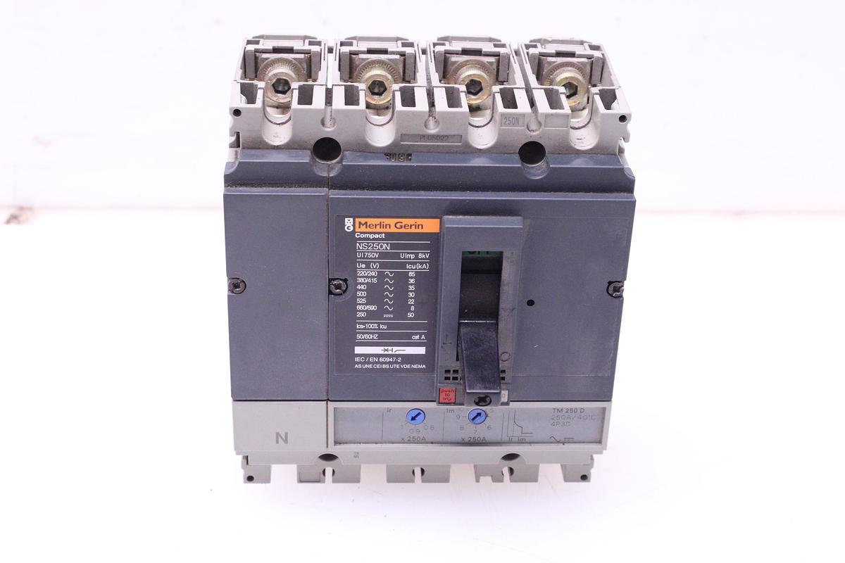 Usado Disyuntor Merlin Gerin Compact NS250N