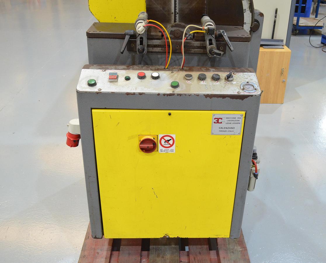 Usado Tronzadora frontal aluminio TRE C 3C modelo TA 450A