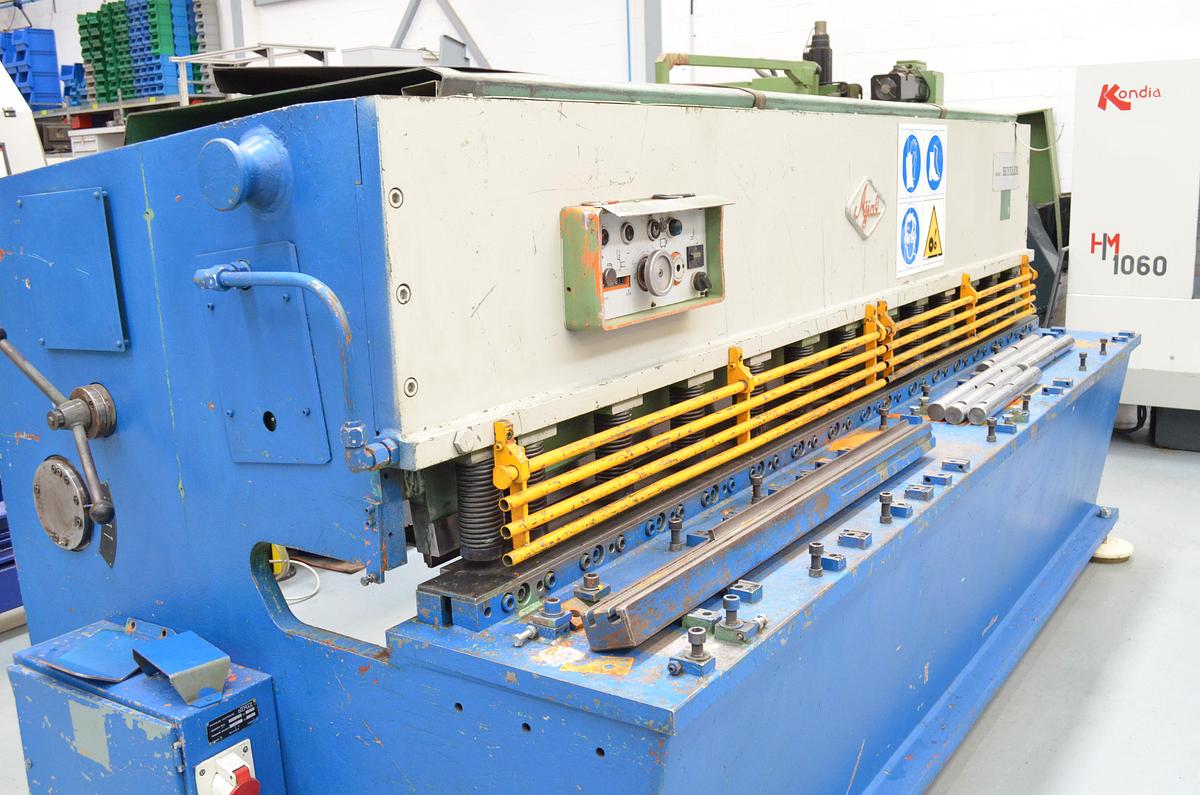 Usado Cizalla hidraulica pendular Ajial 3100x6mm