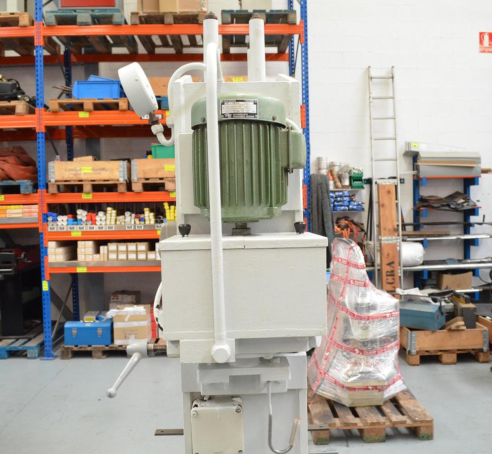 Usado Prensa hidraulica CAMP 100tn