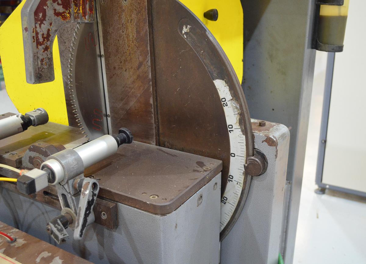 Usado Tronzadora frontal aluminio TRE C 3C modelo TA 450A