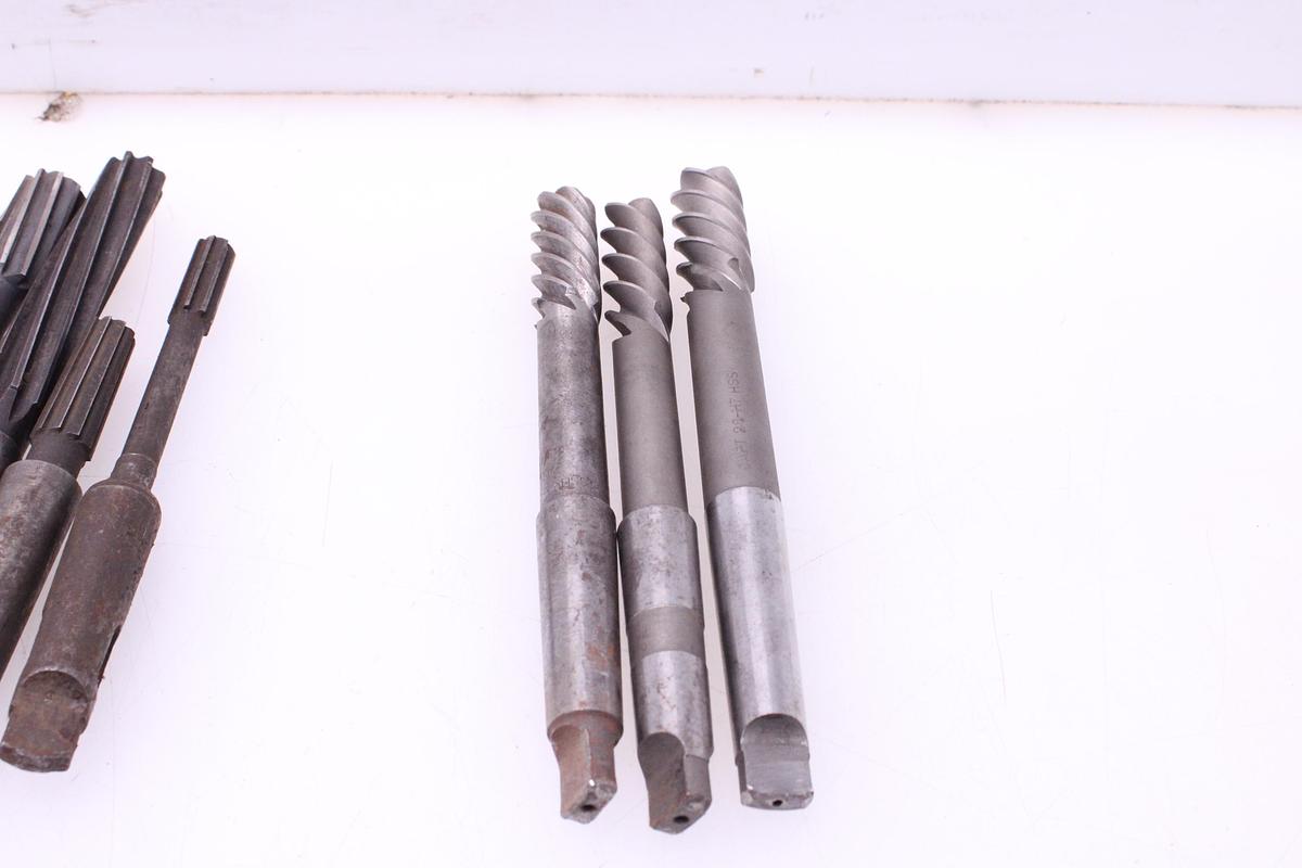 Usado Lote Escariadores y Fresas con Vástago Cono Morse