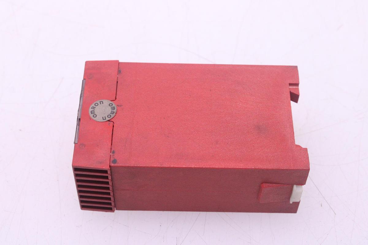 Usado Controlador para Interruptor Puerta de Seguridad OMRON D40B-J2