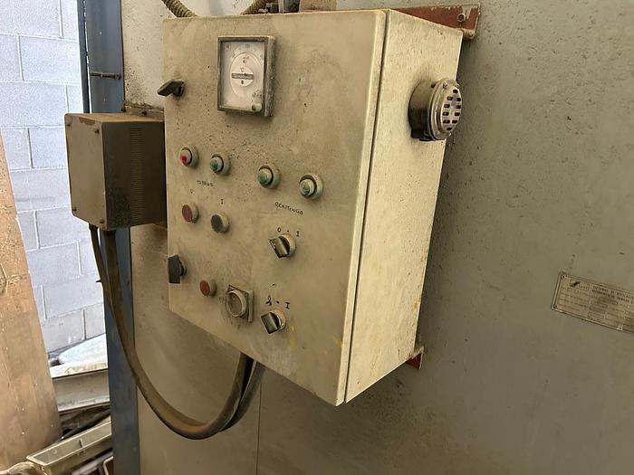 Usado Línea pintura en polvo con cabina y horno secado