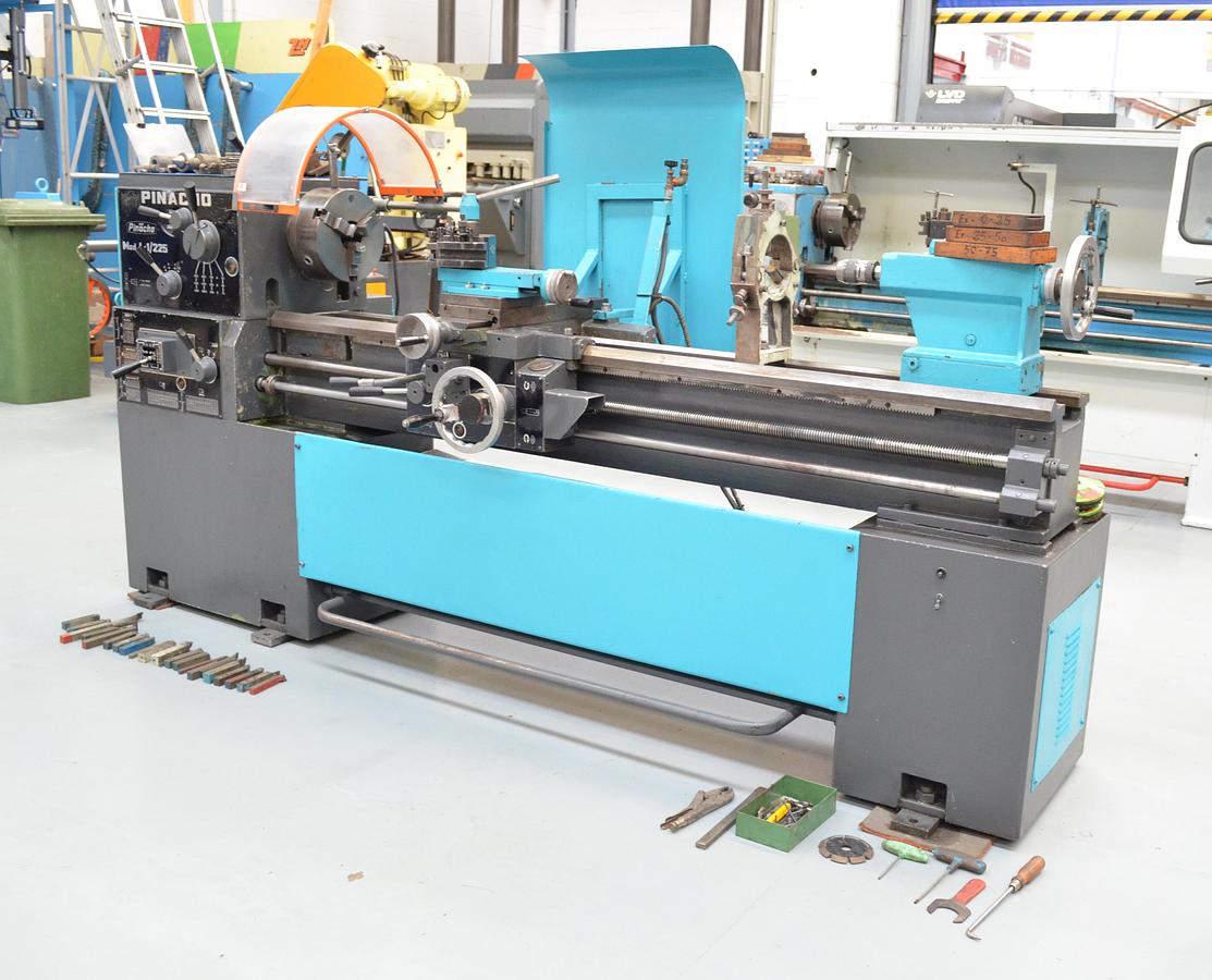 Usado Torno Pinacho L1-225 de 1650mm e.p. Azul