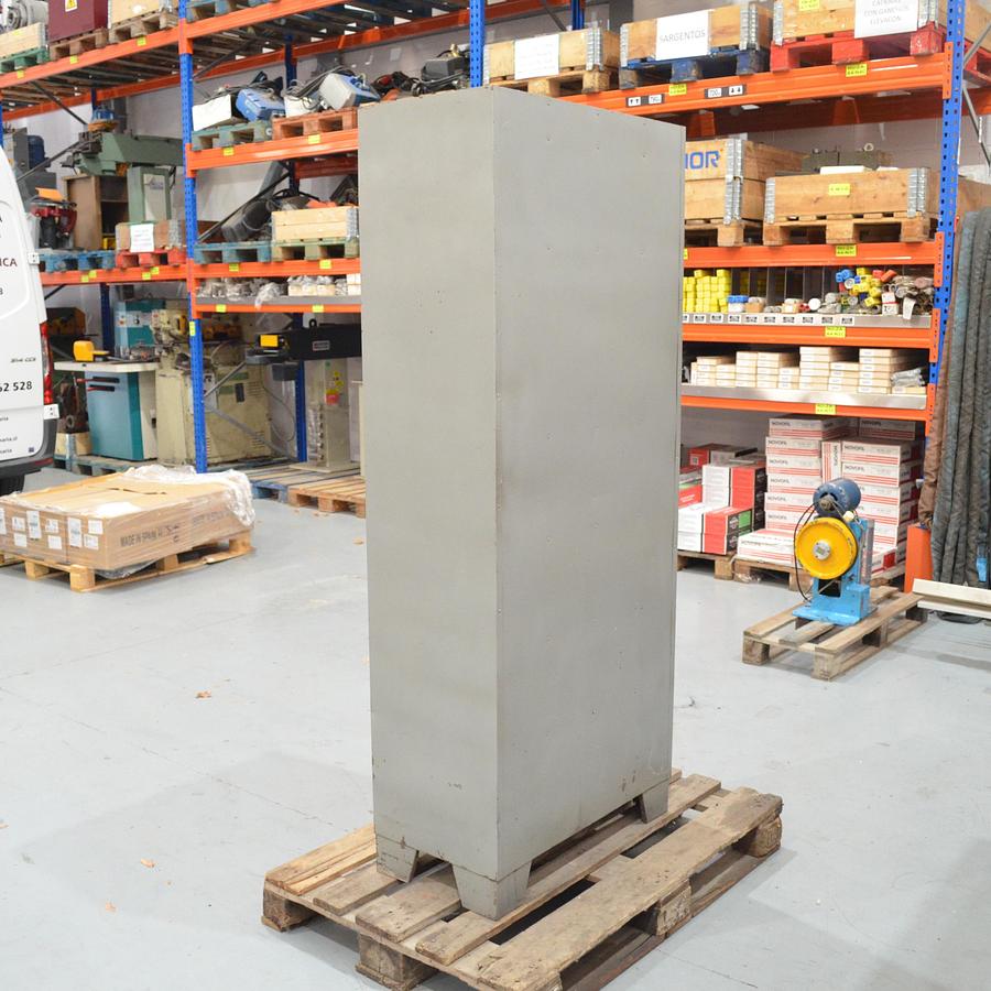 Usado Armario metálico para taller 750x380x1770mm