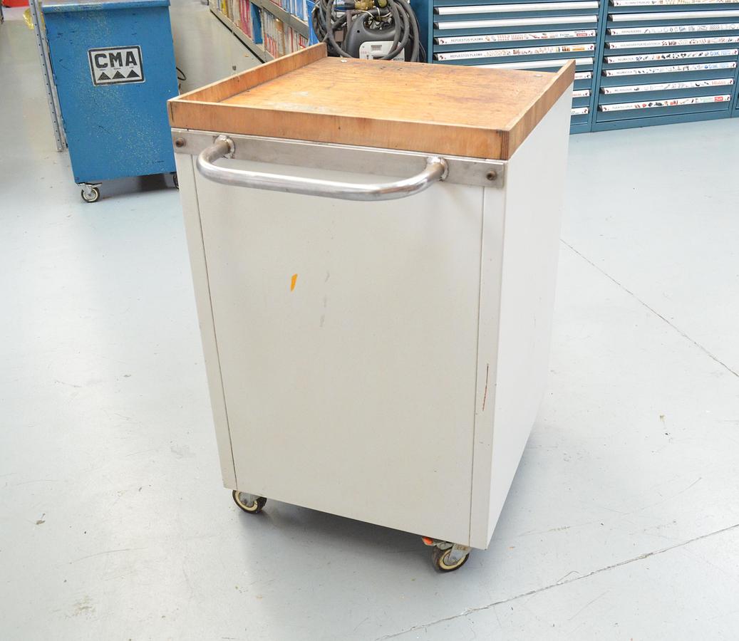 Usado Armario metalico Unceta con ruedas 600x600x900(h)mm