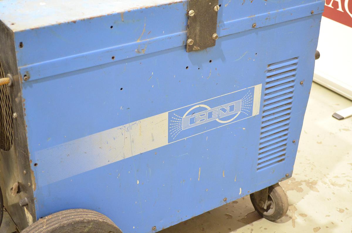 Usado Maquina soldar tig-electrodos CEM DC 31T