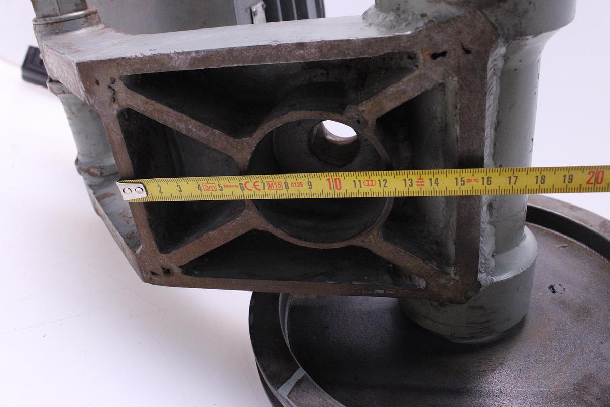 Usado Rectificadora Muela sobre Torno AGUIRENA