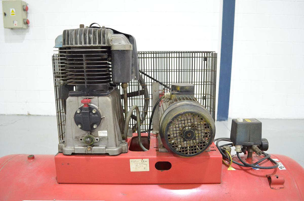 Usado Compresor piston Fini 5.5Hp - Calderín 270L