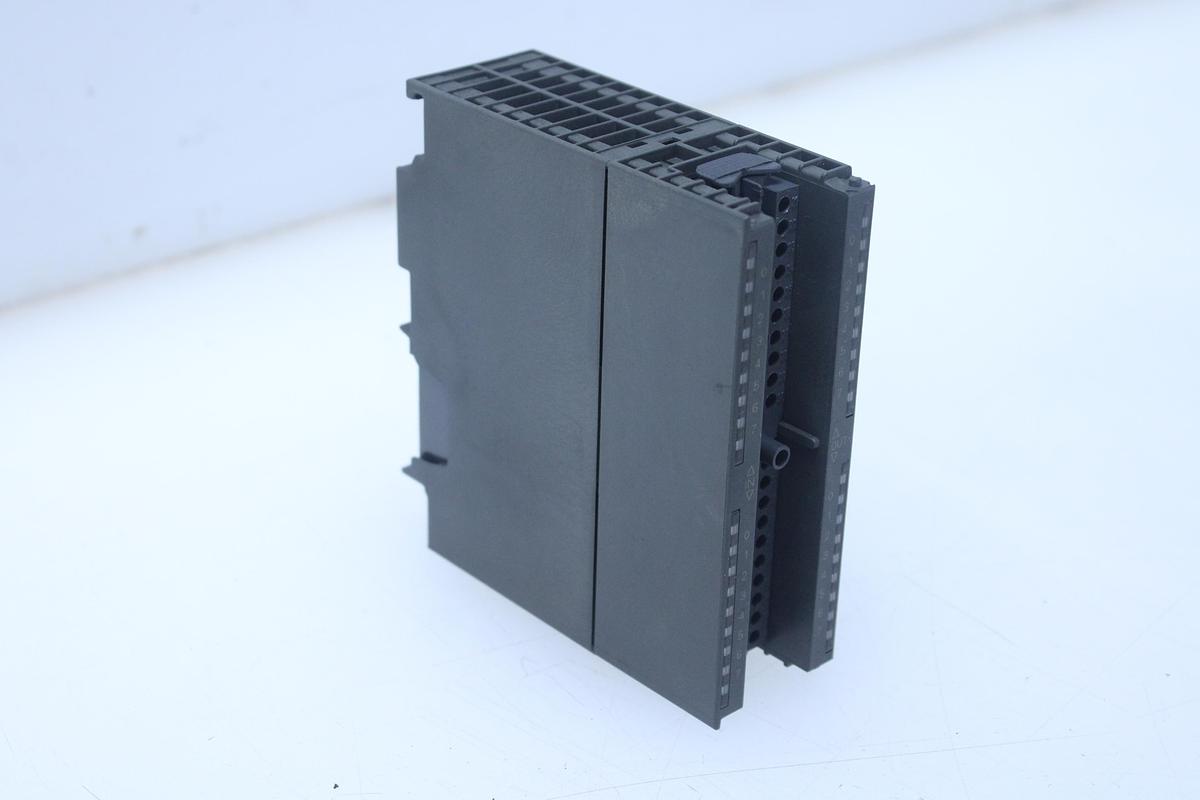 Usado Módulo E/S Digital Siemens 6ES7323-1BL00-0AA0