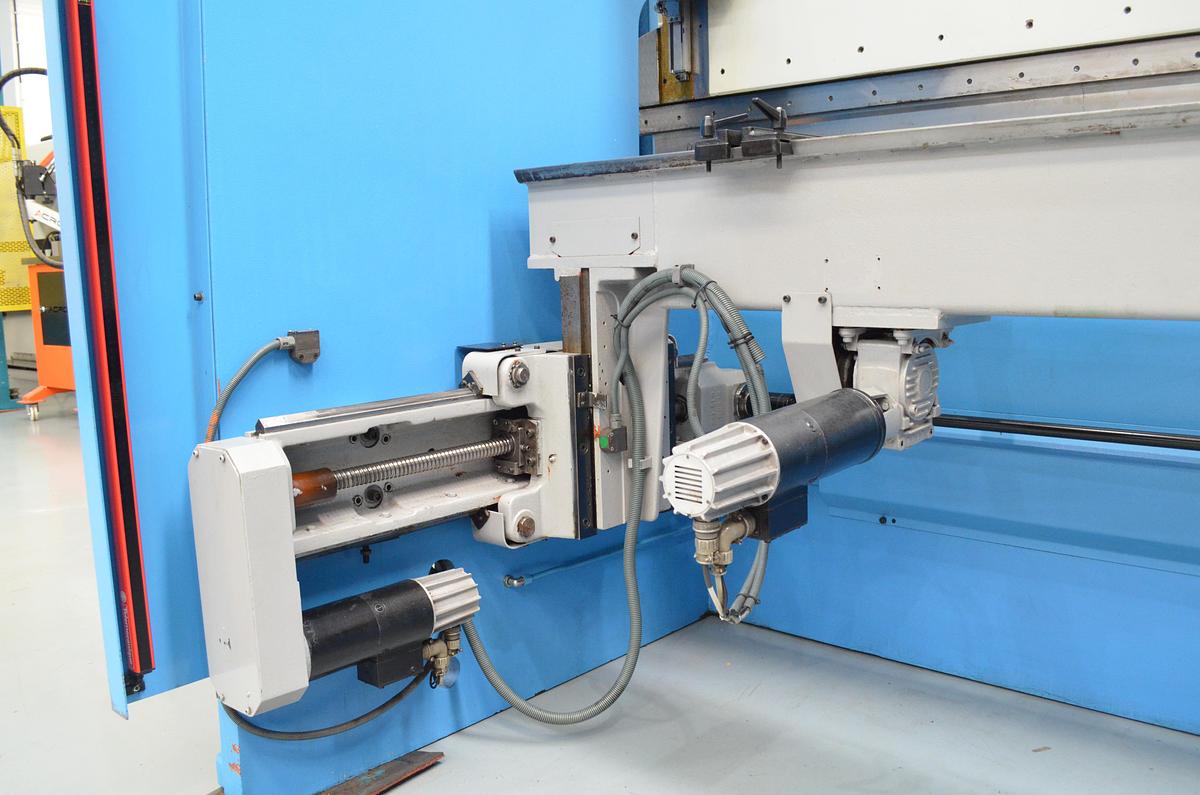 Usado Plegadora Ajial 3100x125tn cnc Cybelec 2023