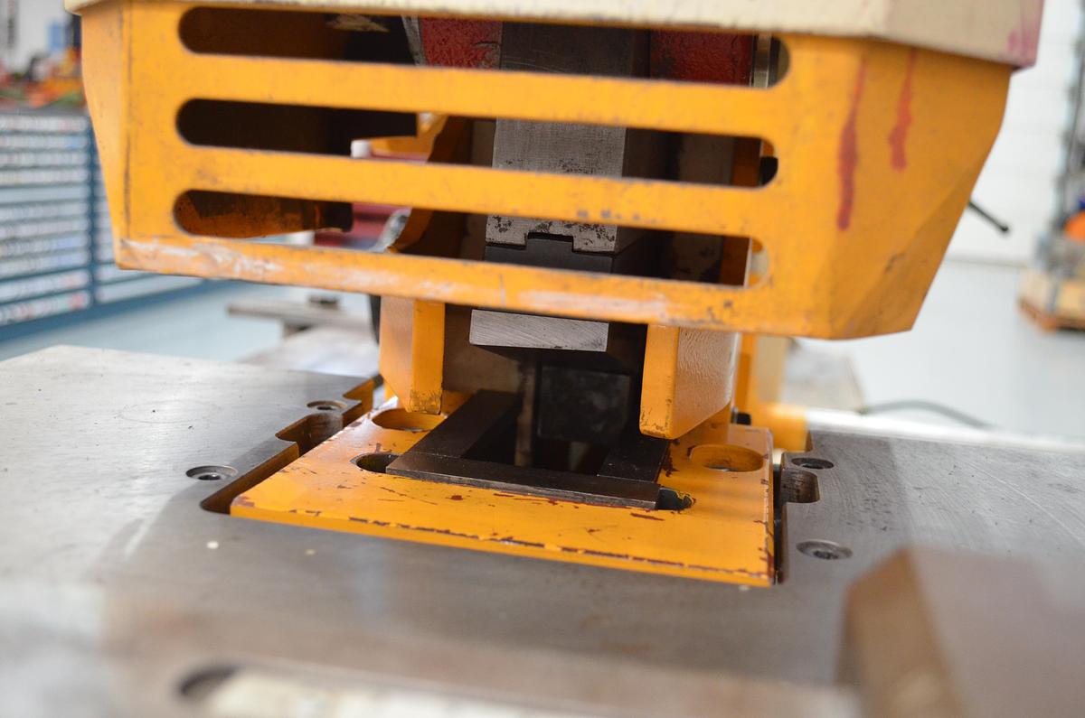 Usado Punzonadora Geka Hydracrop 55 SD