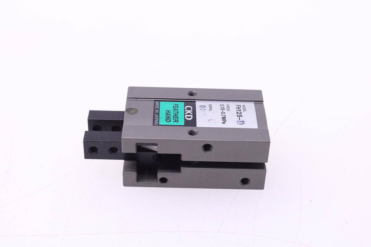 Usado Mini Pinza Neumática CKD FH125-D - 4 Unidades