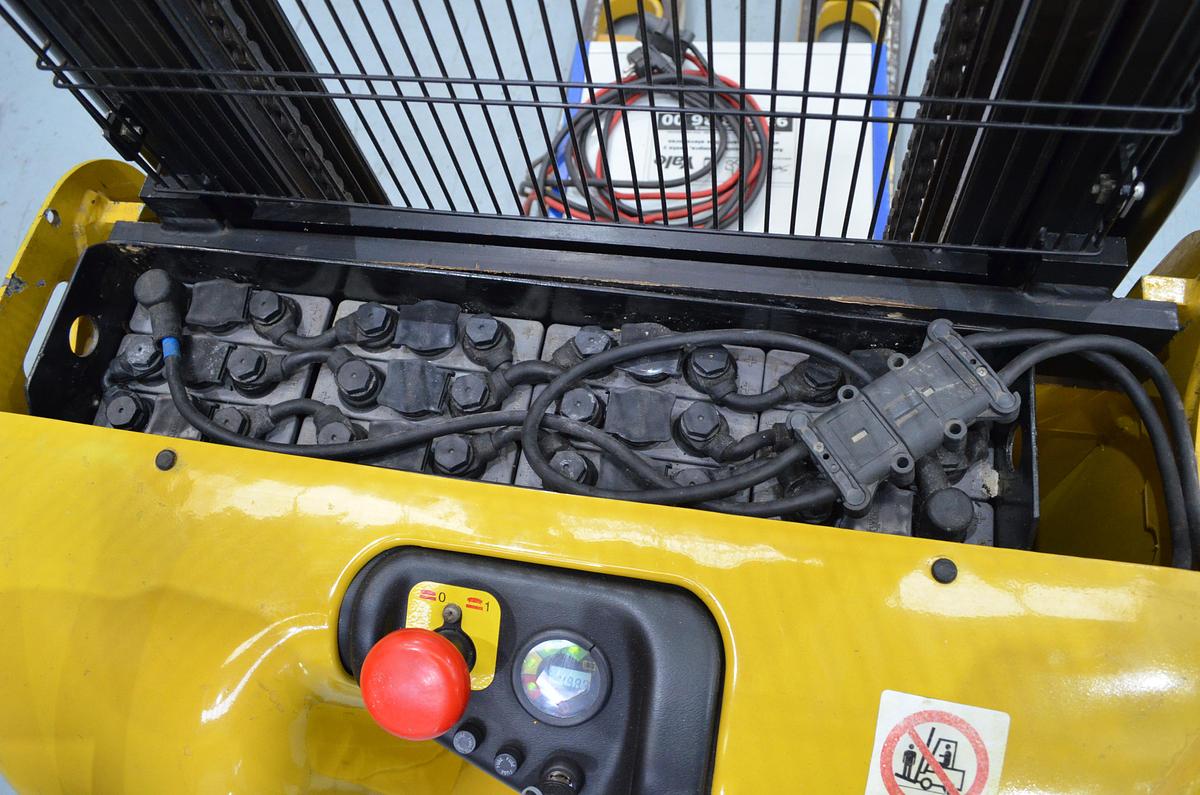 Usado Apilador eléctrico YALE MS 10-3220 - 1000kg