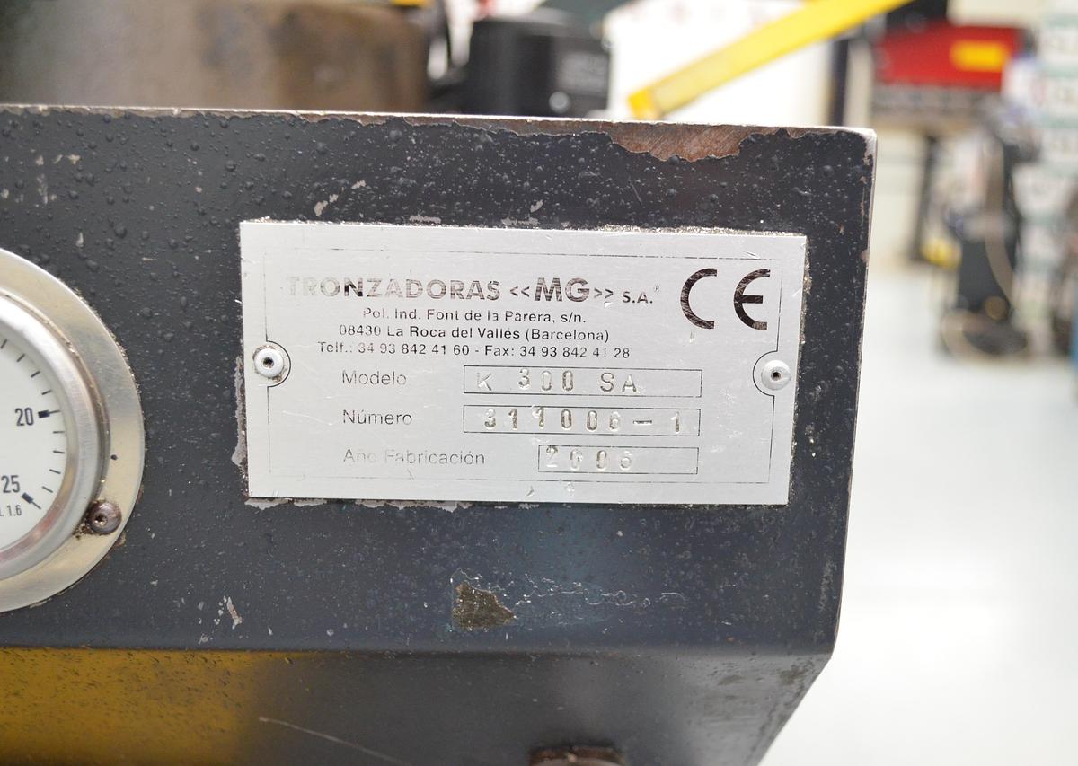 Usado Sierra cinta semi-automatica MG K 300 SA - 2006
