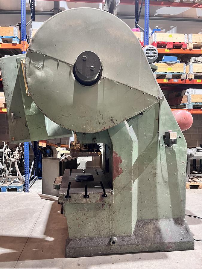 Usado Prensa excentrica ULECIA 150Tn Embrague neumático