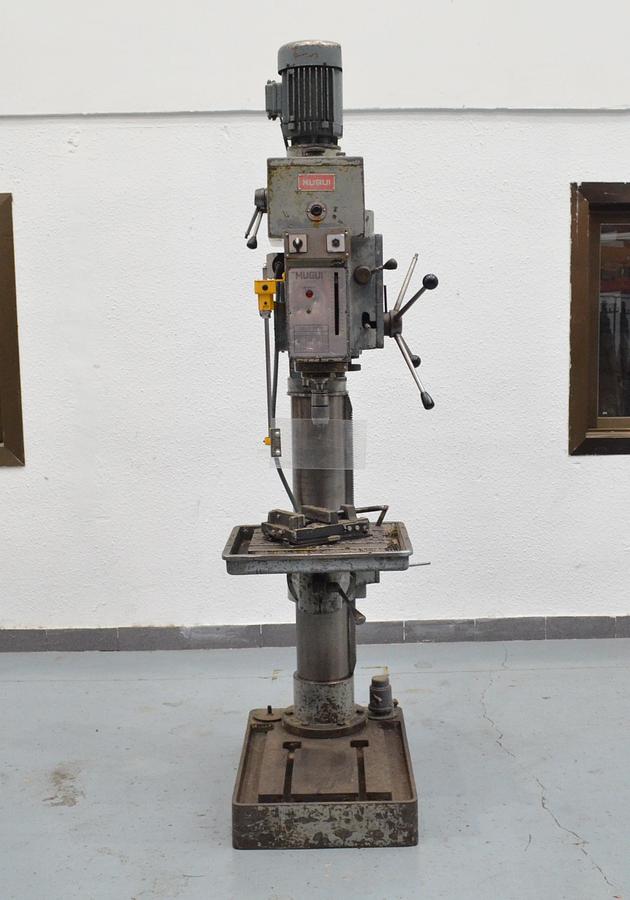 Usado Taladro columna engranajes MUGUI M-40-A