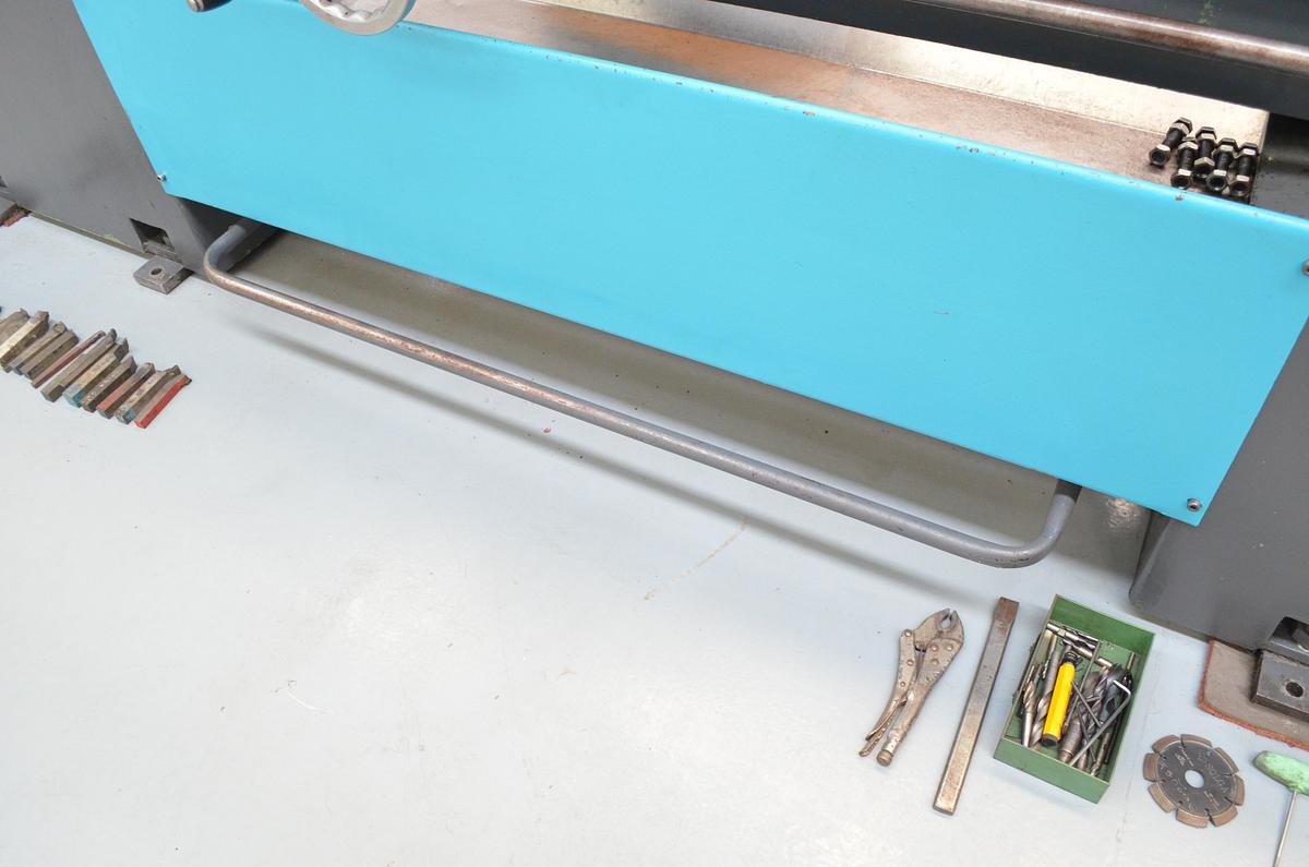 Usado Torno Pinacho L1-225 de 1650mm e.p. Azul