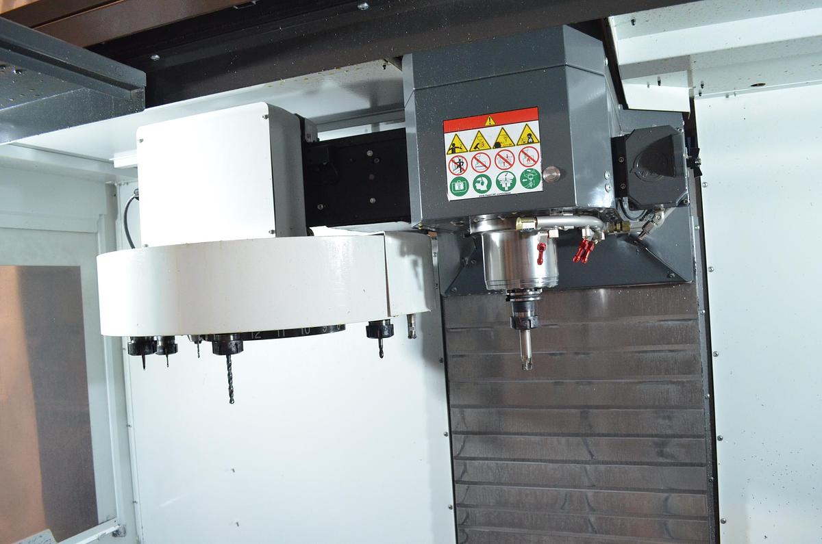 Usado Centro mecanizado Haas VF-4