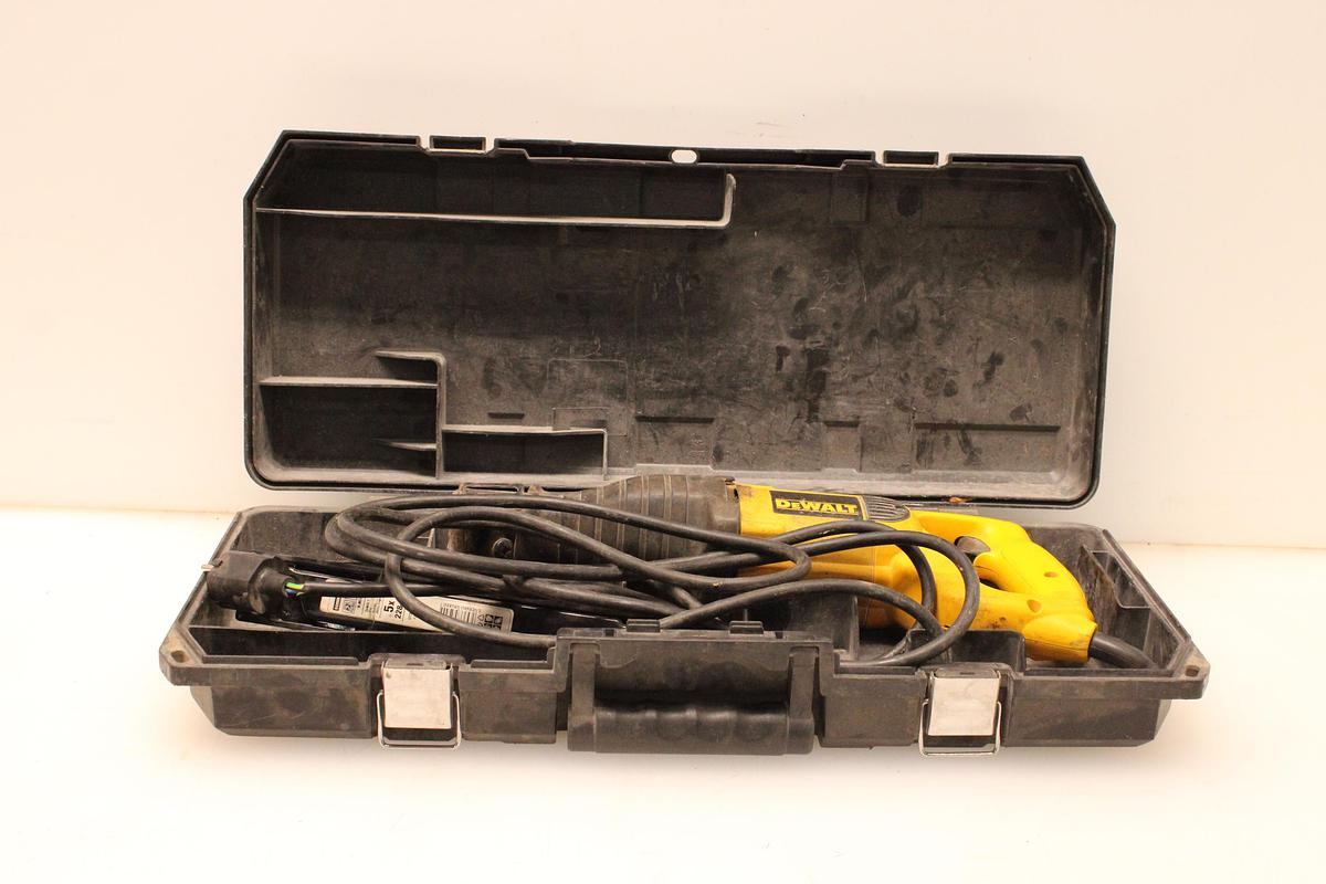 Usado Sierra de Sable DeWalt DW303-QS