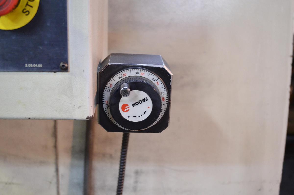 Usado Centro mecanizado Travis M800 2006 cnc Fagor 8055B-M