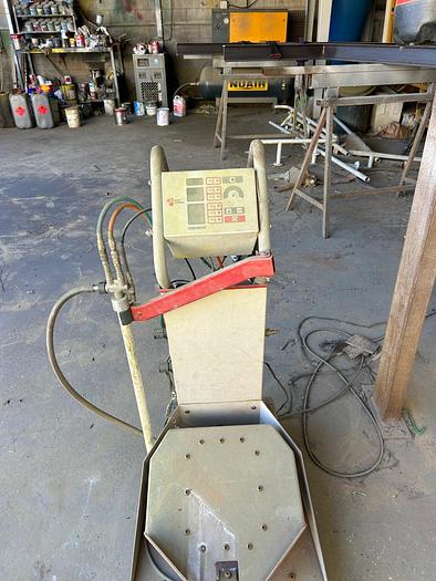 Usado Línea pintura en polvo con cabina y horno secado