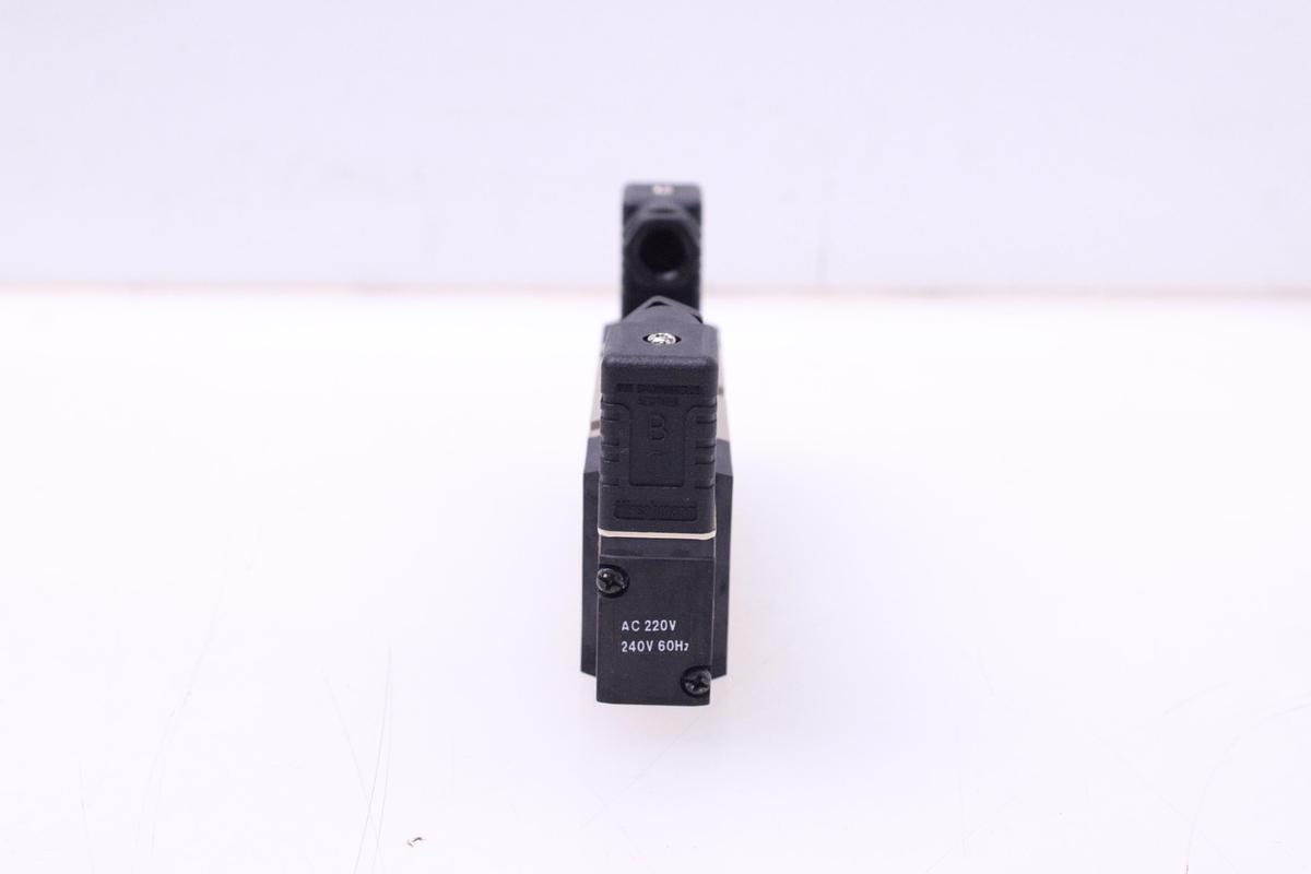 Usado Electroválvula CKD 4KB429-00-B-AC220V