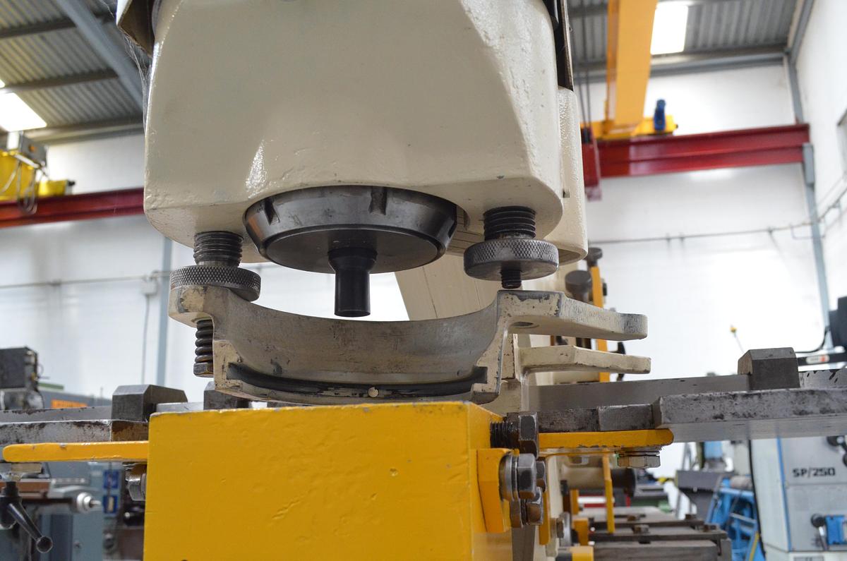 Usado Punzonadora GEKA HYD 70SD