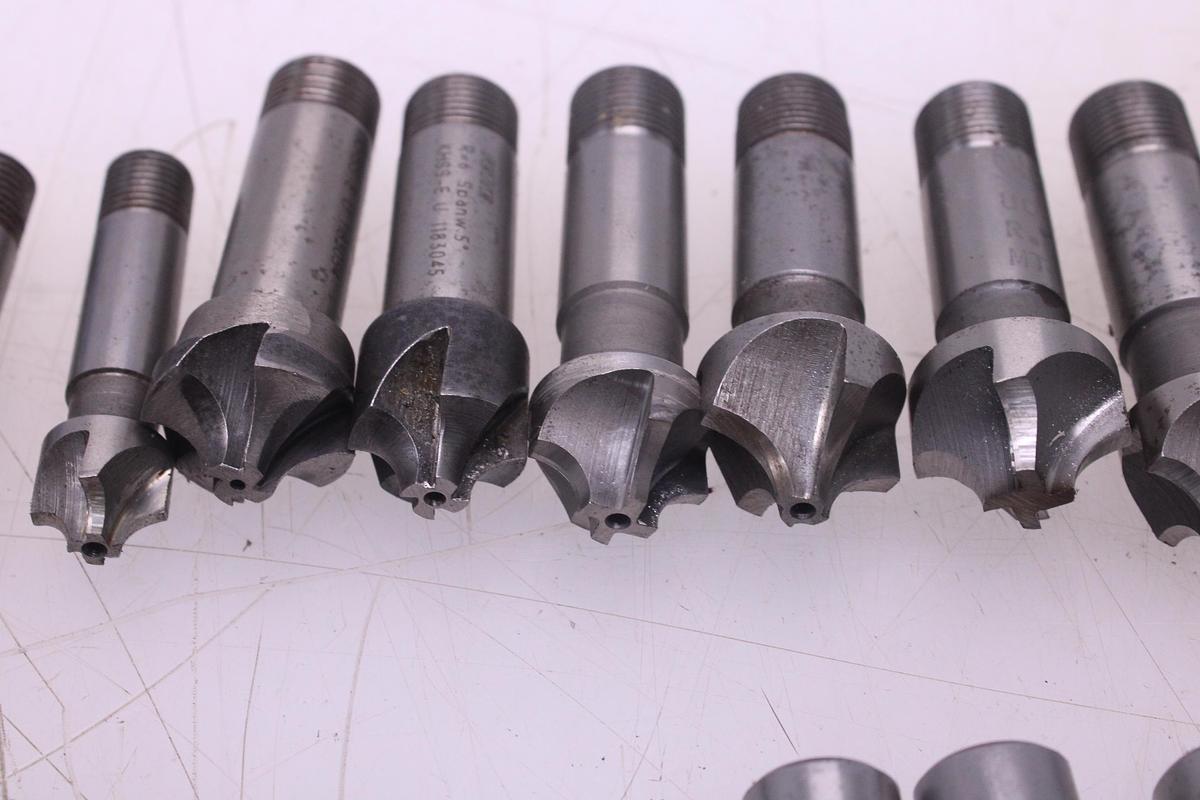 Usado 27 Fresas de 10 a 42mm para redondear angulos