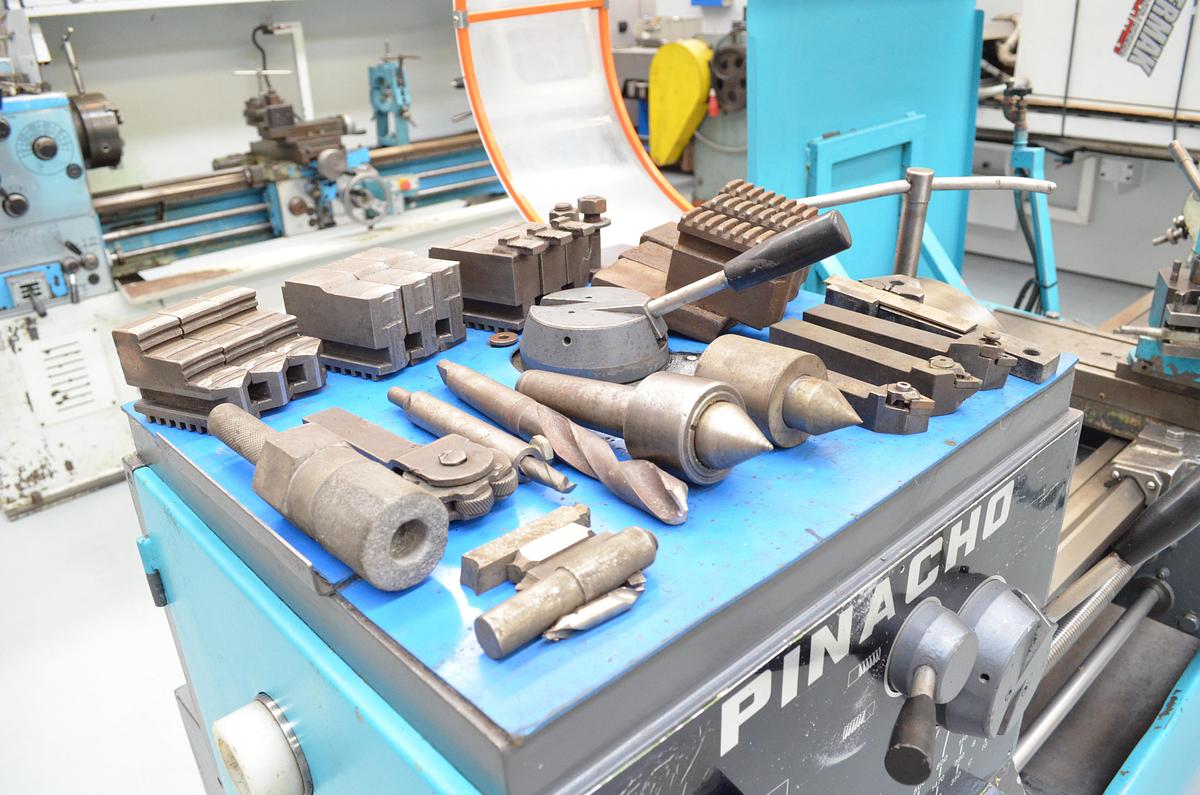 Usado Torno Pinacho L1-225 de 1650mm e.p. Azul