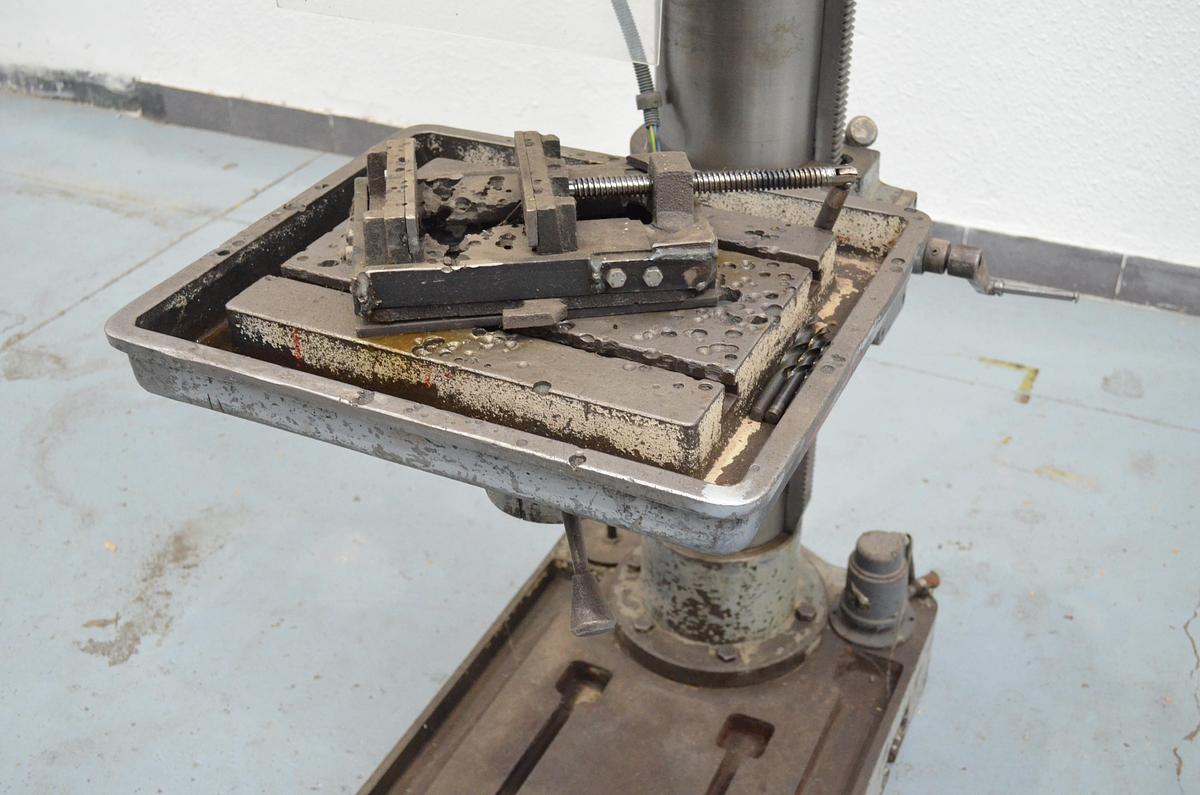 Usado Taladro columna engranajes MUGUI M-40-A