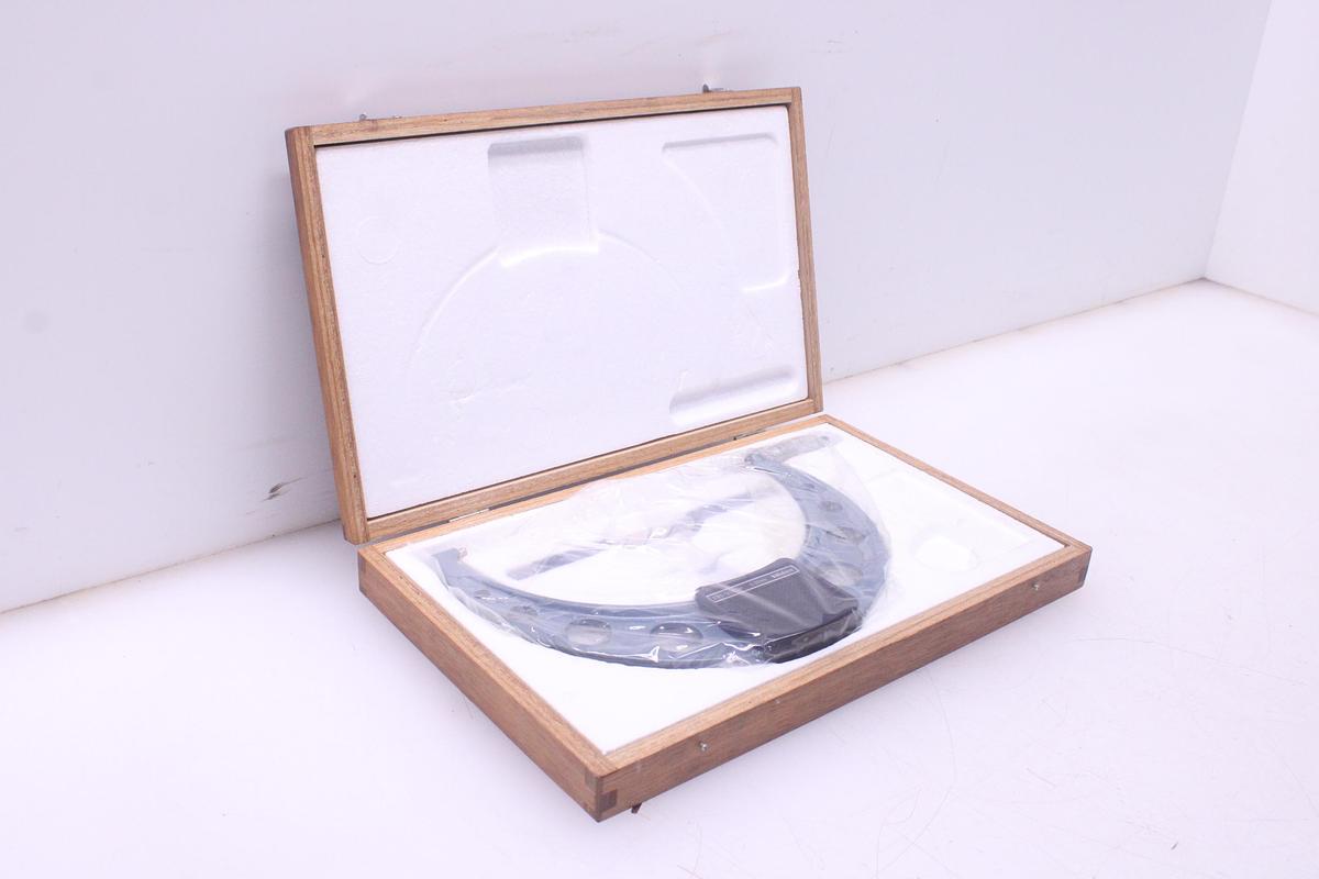 Usado Micrómetro externo Mitutoyo 225-250 mm 0.01 mm