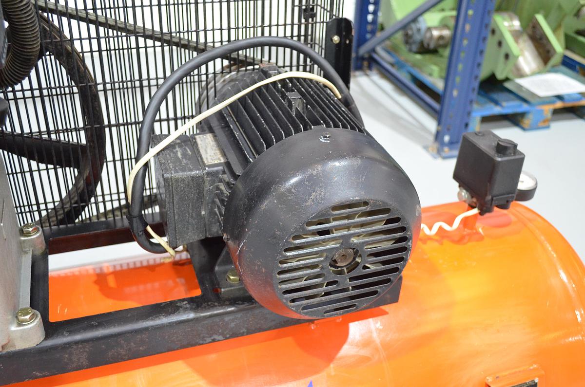 Usado Compresor pistón JOSVAL 5.5Hp 300L