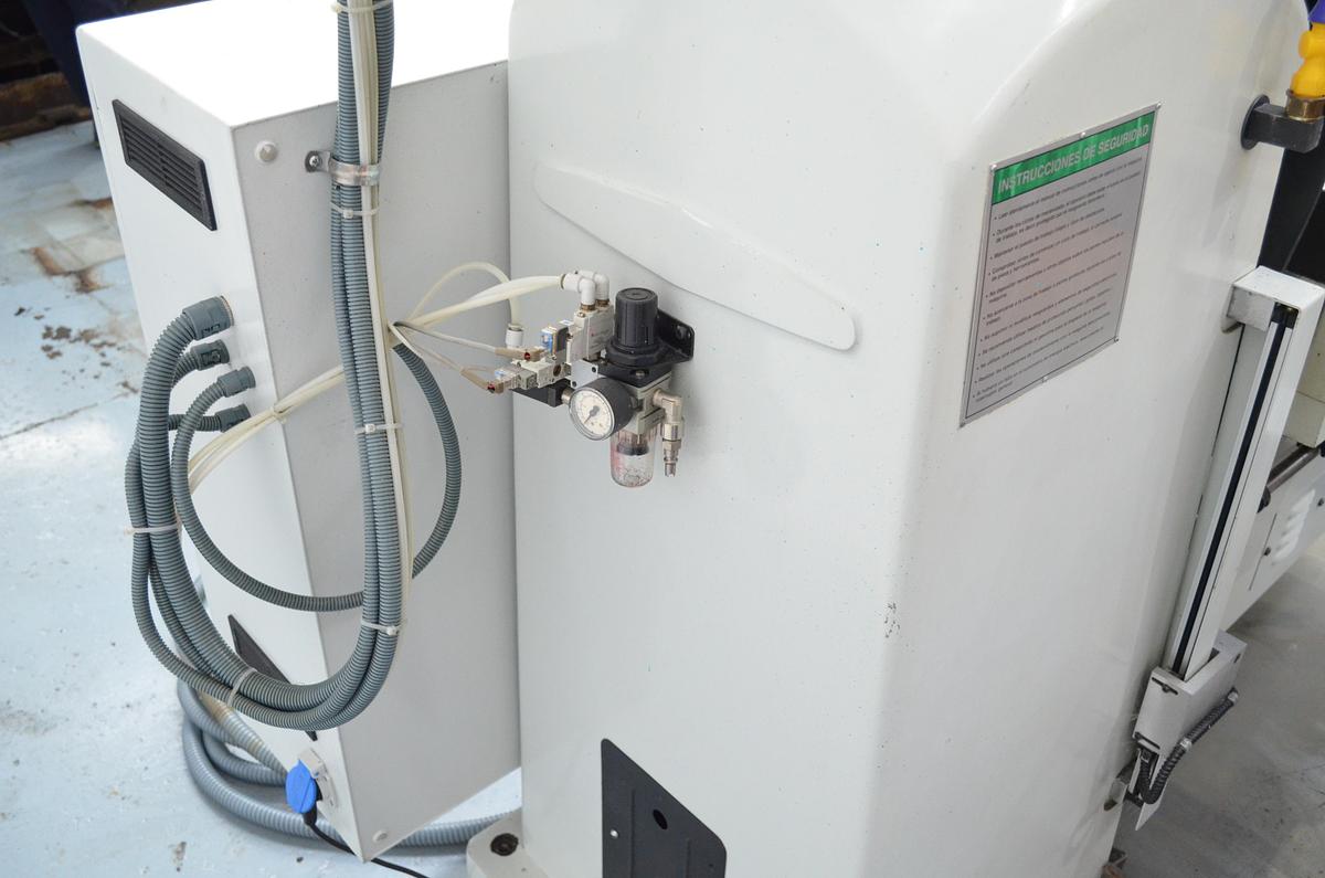 Usado Fresadora torreta LAGUN FTV-4 SP