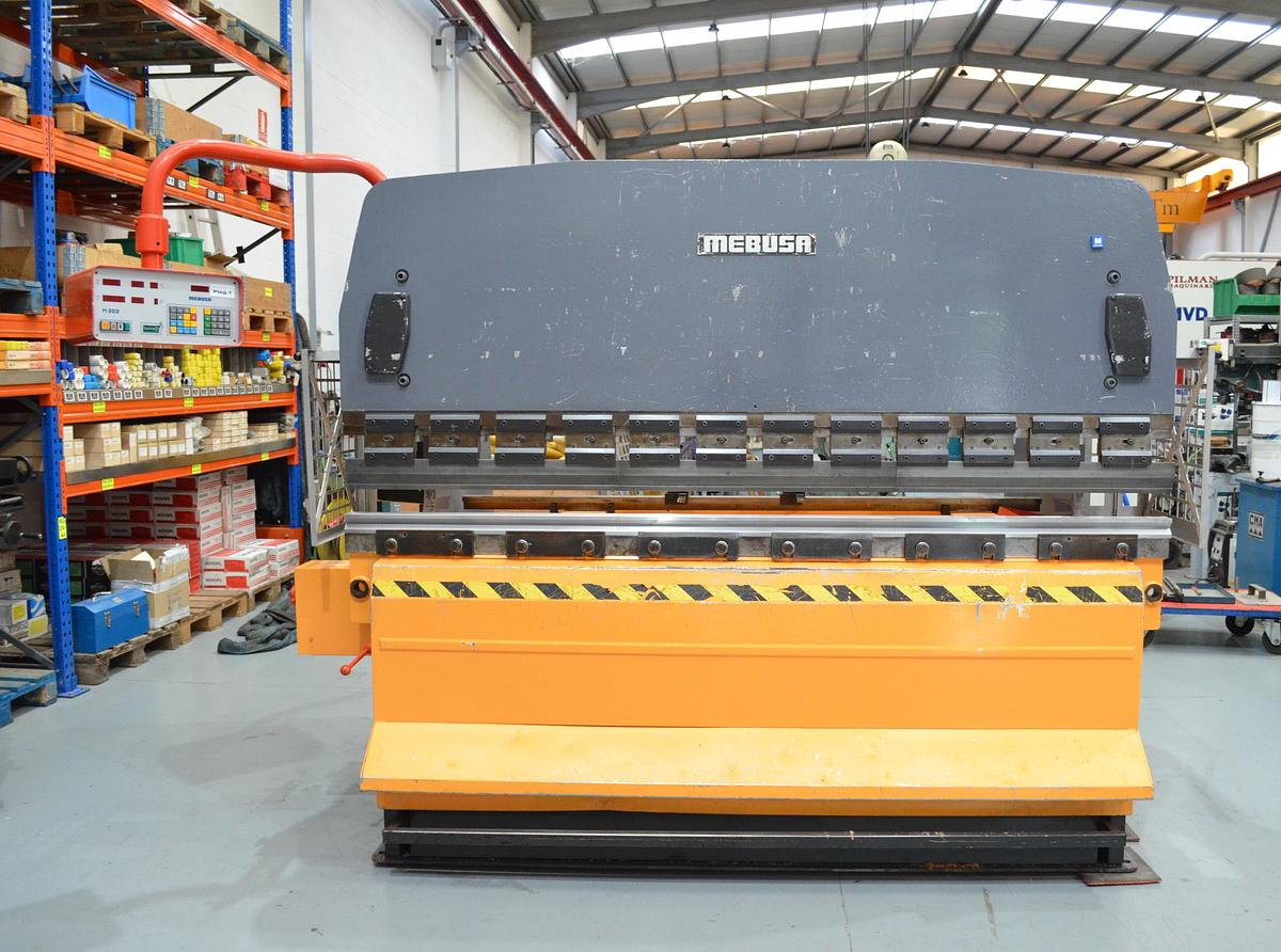 Usado Plegadora Mebusa 90-25 de 2500x90tn