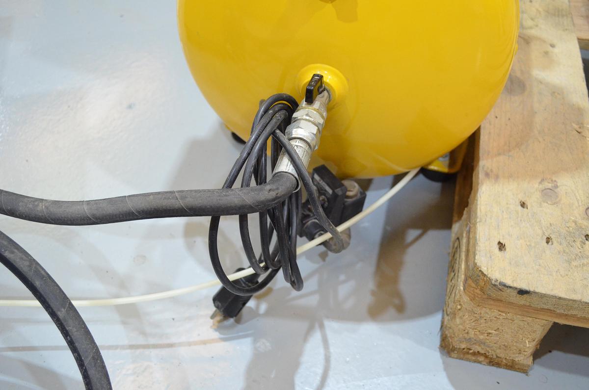 Usado Compresor doble pistón KAESER KCT 401-100 con secador