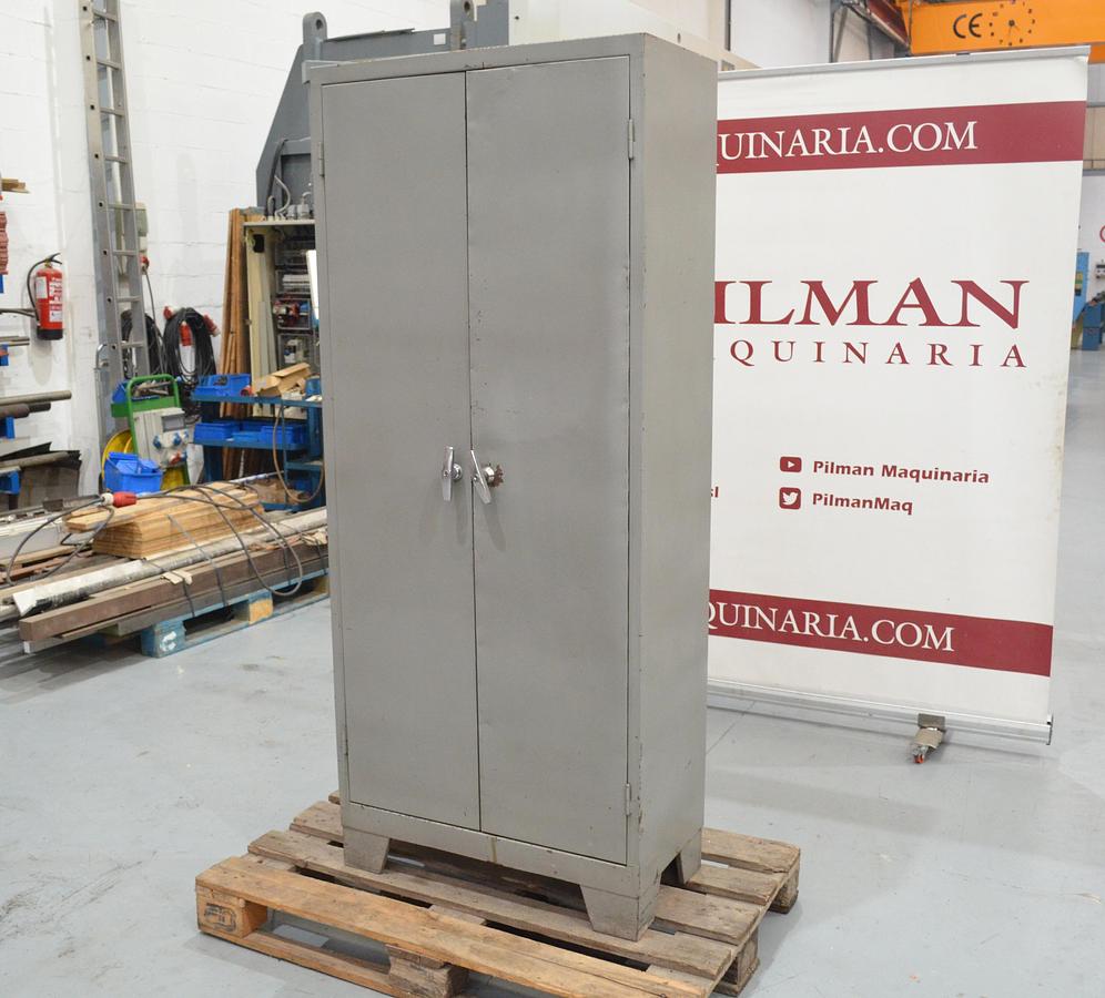 Usado Armario metálico para taller 750x380x1770mm