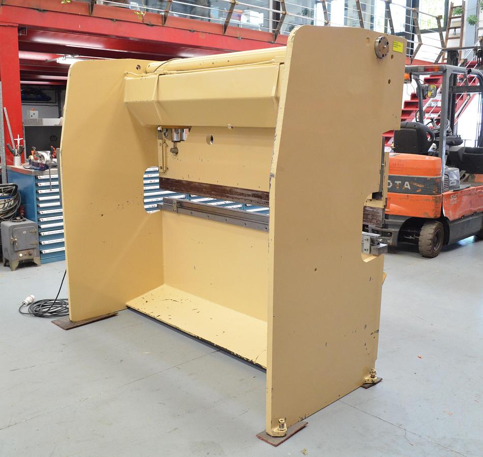 Usado Plegadora hidraulica Ajial Colly 2000x50tn