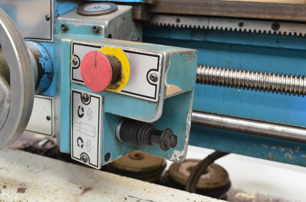 Usado Torno Pinacho S90-225 de 1650mm e.p. 98