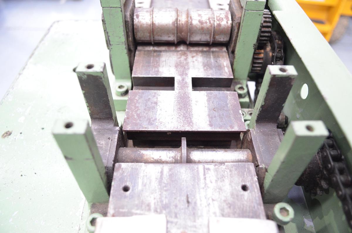 Usado Perfiladora motorizada usada