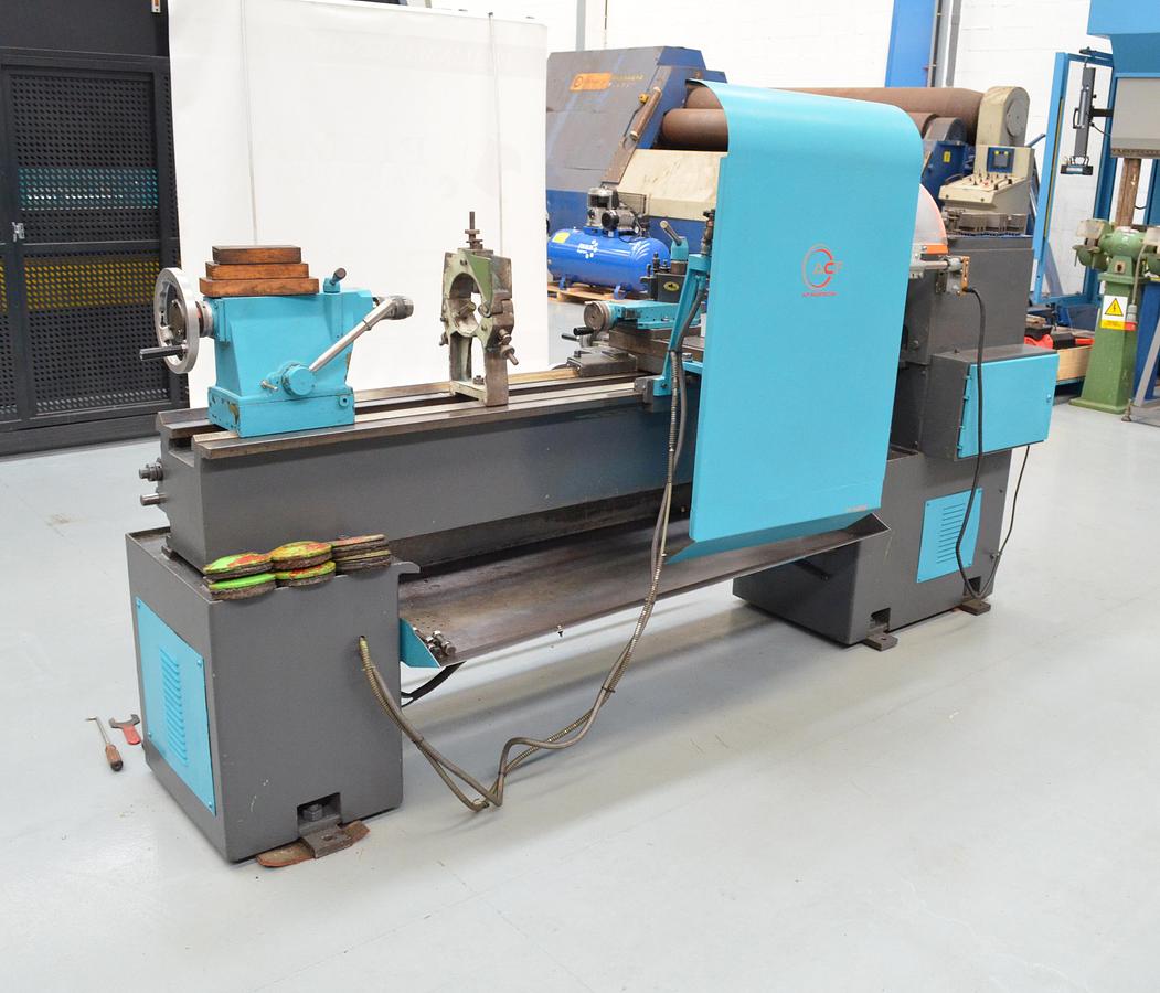 Usado Torno Pinacho L1-225 de 1650mm e.p. Azul