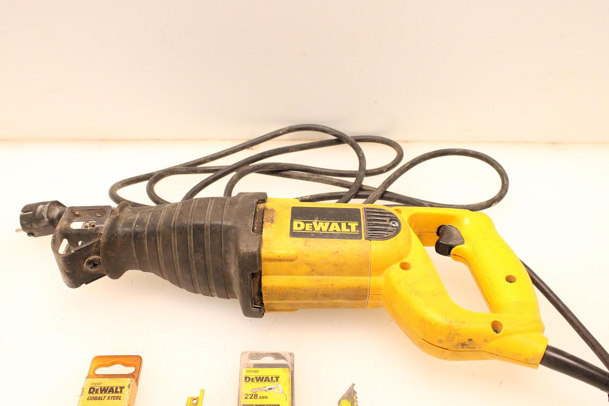 Usado Sierra de Sable DeWalt DW303-QS