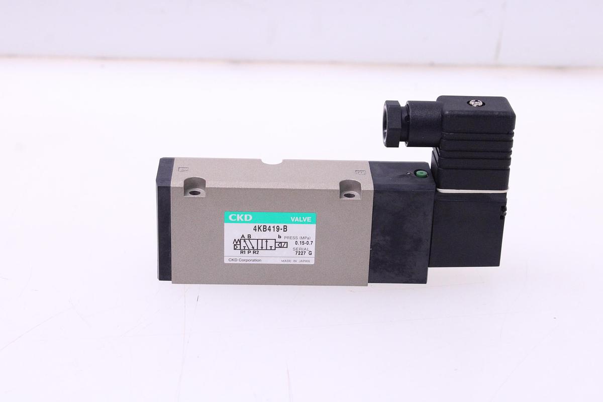 Usado Electroválvula CKD 4KB419-00-B-AC220V
