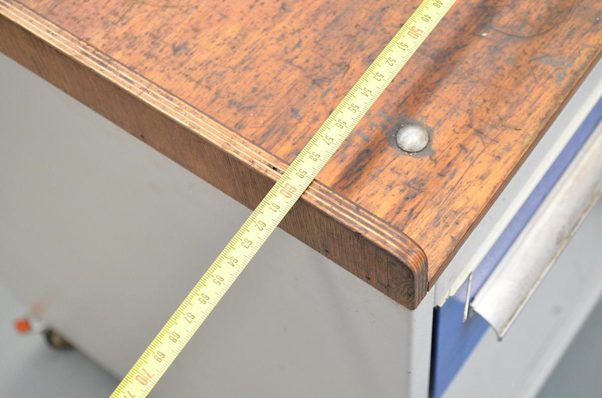 Usado Armario metalico Unceta con ruedas 600x600x900(h)mm