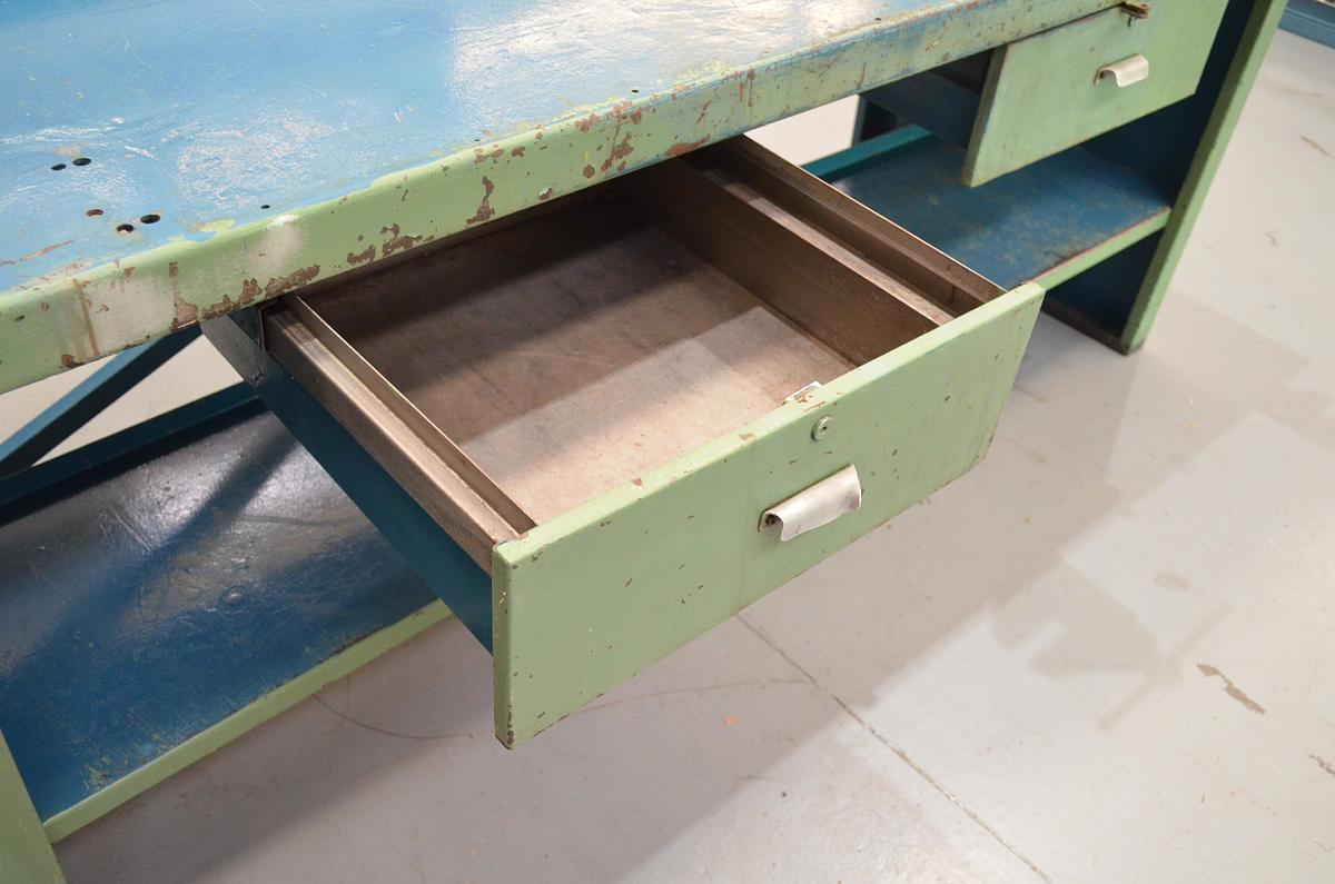 Usado Banco trabajo azul 2000mm con tornillo Forjado