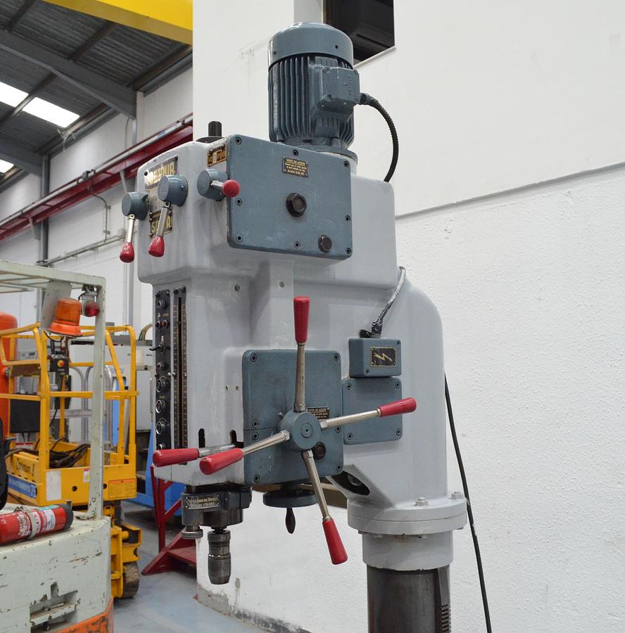 Usado Taladro columna Ibarmia 50-CA gris