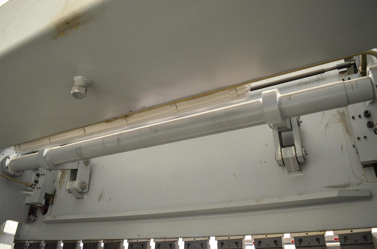 Usado Plegadora cnc Korpleg PCN3160 3100x160tn con cnc ESA S630