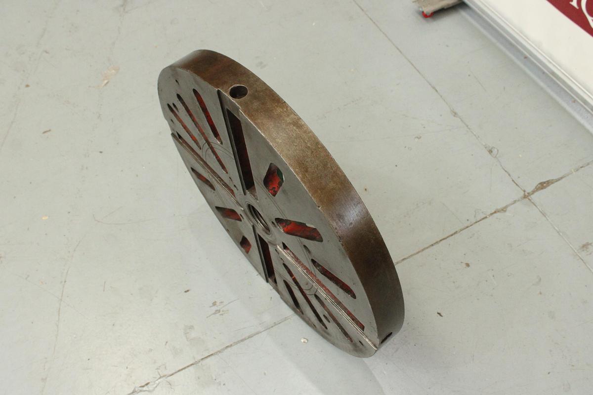 Usado Plato Plano para Torno 695 mm